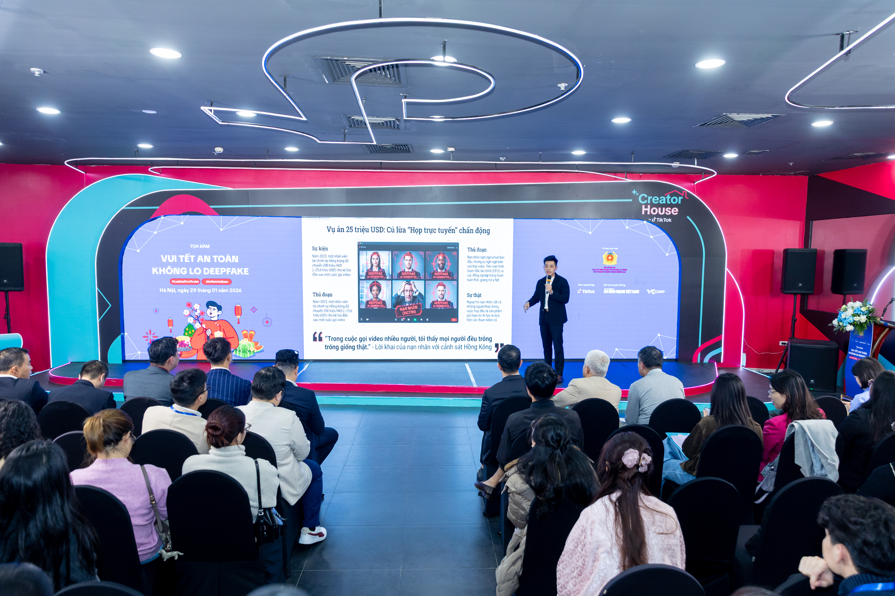 Toàn cảnh toạ đàm 