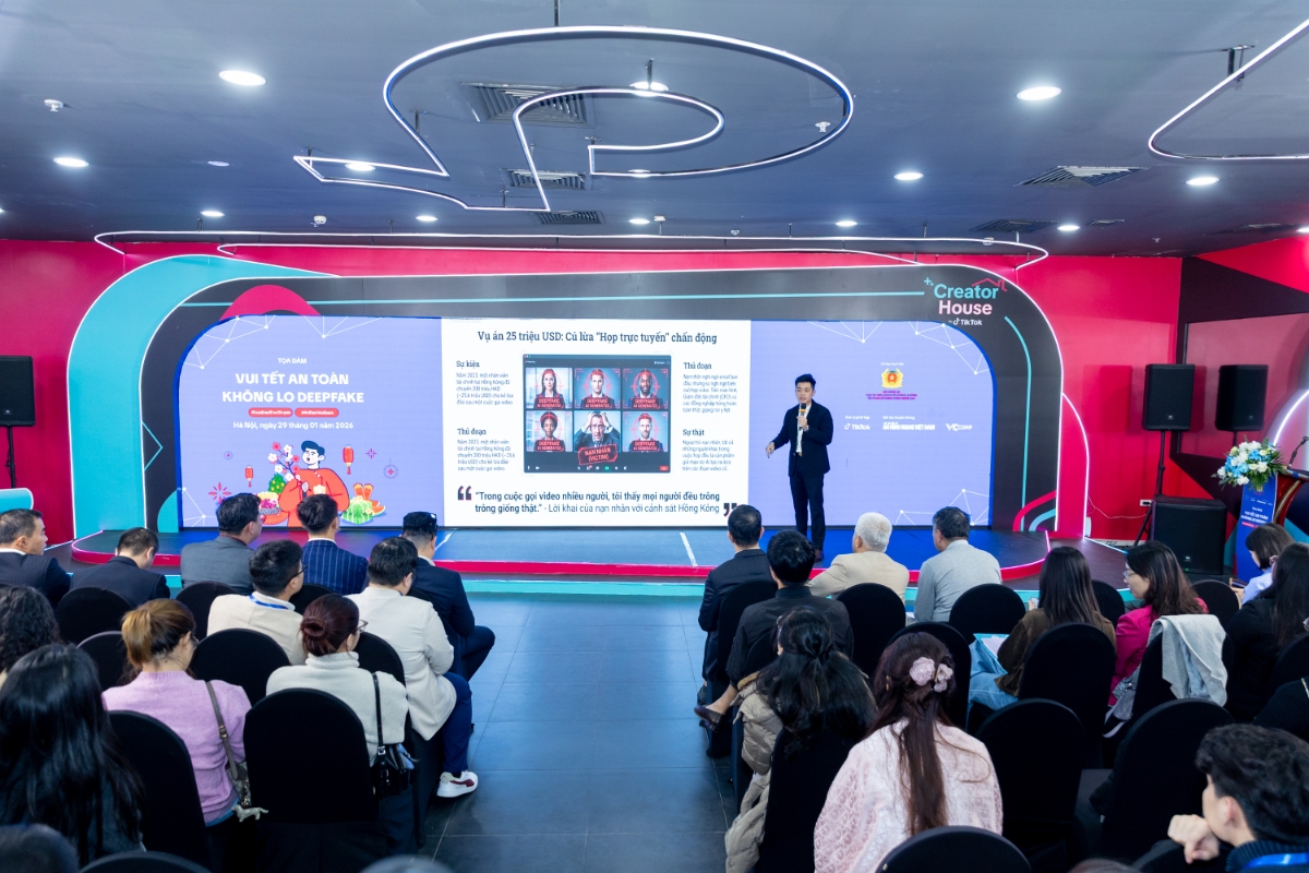 Toàn cảnh toạ đàm 