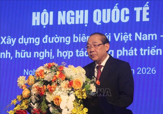 Ông Hoàng Công Thủy, Phó Chủ tịch Ủy ban Trung ương Mặt trận Tổ quốc Việt Nam, phát biểu tại hội nghị. Ảnh: TTXVN.