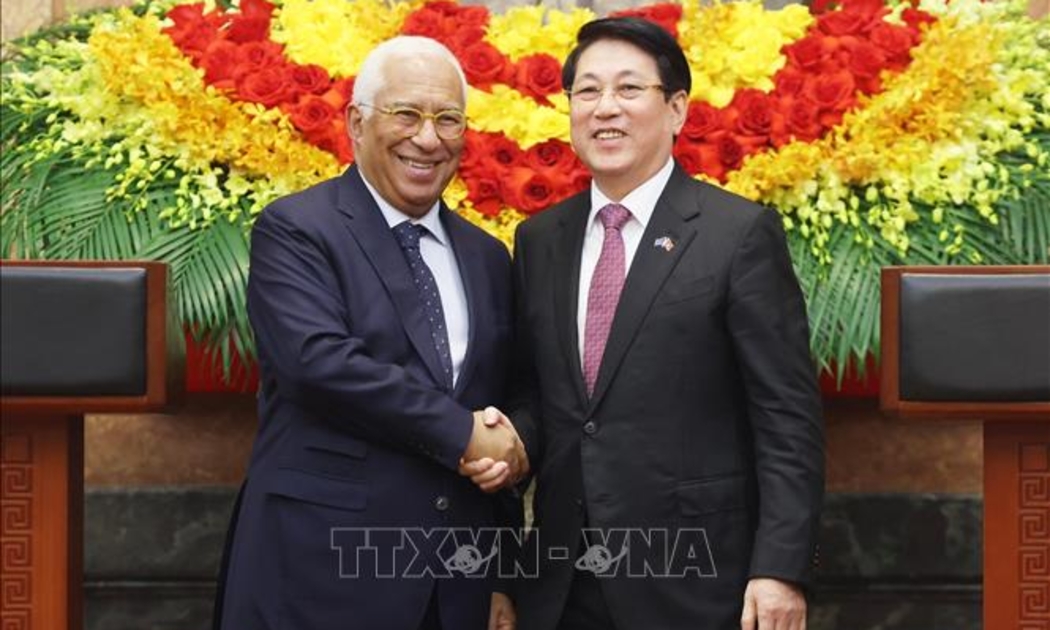 Chủ tịch nước Lương Cường và Chủ tịch Hội đồng châu Âu Antonio Costa gặp gỡ báo chí. Ảnh:TTXVN