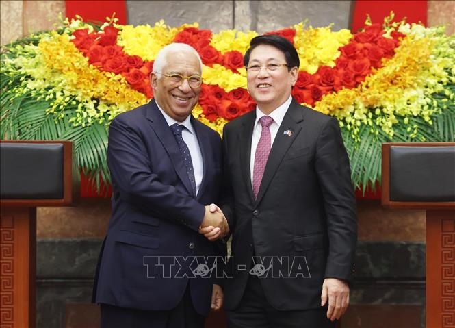 Chủ tịch nước Lương Cường và Chủ tịch Hội đồng châu Âu Antonio Costa gặp gỡ báo chí. Ảnh:TTXVN