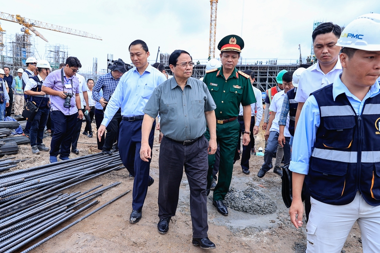 Thủ tướng Phạm Minh Chính kiểm tra các công trình, dự án trọng điểm của Phú Quốc phục vụ APEC 2027- Cảng HKQT Phú Quốc. Ảnh: VGP