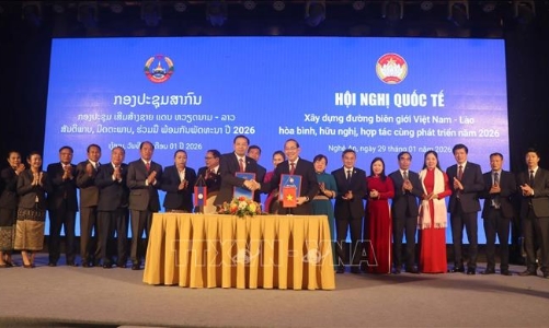 Xây dựng đường biên giới Việt Nam - Lào  