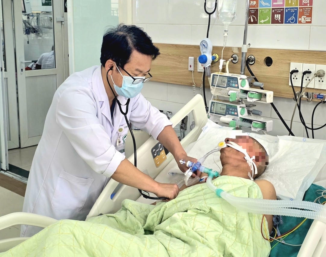 Tin theo hướng dẫn trên mạng xã hội để tự chữa viêm xoang, người đàn ông 63 tuổi rơi vào tình trạng nguy hiểm do ngộ độc khí CO.