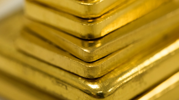 Giá vàng áp sát mốc 5.600 USD/oz, SPDR Gold Trust mua ròng gần 3 tấn