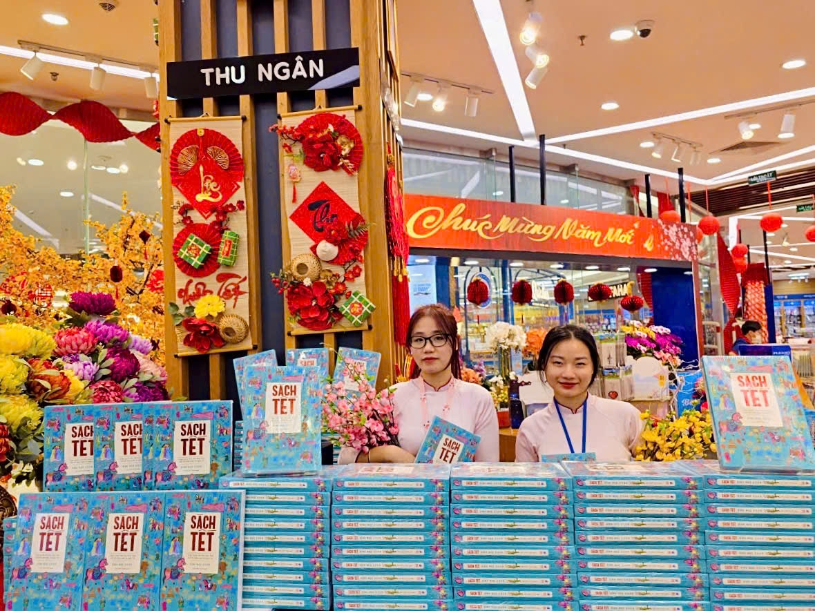 Dù đã bước sang năm thứ tám làm sách Tết, nhưng đầu sách này ở Đông A vẫn không hề giảm nhiệt.