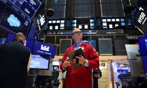 Đằng sau việc chứng khoán Mỹ và giá vàng đồng thời lập kỷ lục