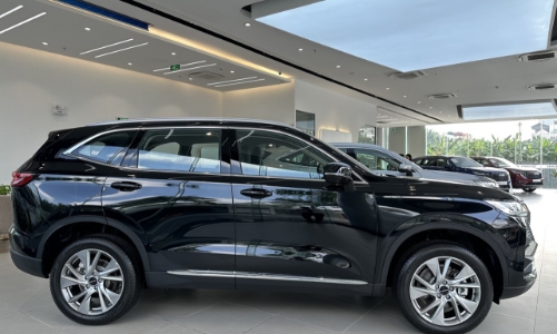 Ô tô nguyên chiếc nhập khẩu về Việt Nam giảm mạnh tháng cuối cùng năm 2025