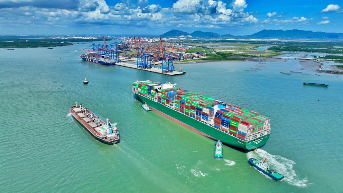 Các doanh nghiệp trong cụm cảng Cái Mép-Thị Vải đã và đang đầu tư trang thiết bị, phát triển cảng thông minh, hướng tới mô hình cảng xanh. Trong ảnh: Cảng Gemalink