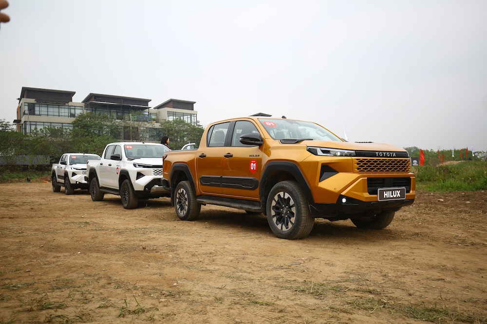 <i>Hilux thế hệ mới còn được Toyota chú trọng phát triển các tính năng hướng đến sự thoải mái và tiện nghi, nhằm mang lại trải nghiệm di chuyển êm ái và dễ chịu hơn bao giờ hết cho người dùng.</i>