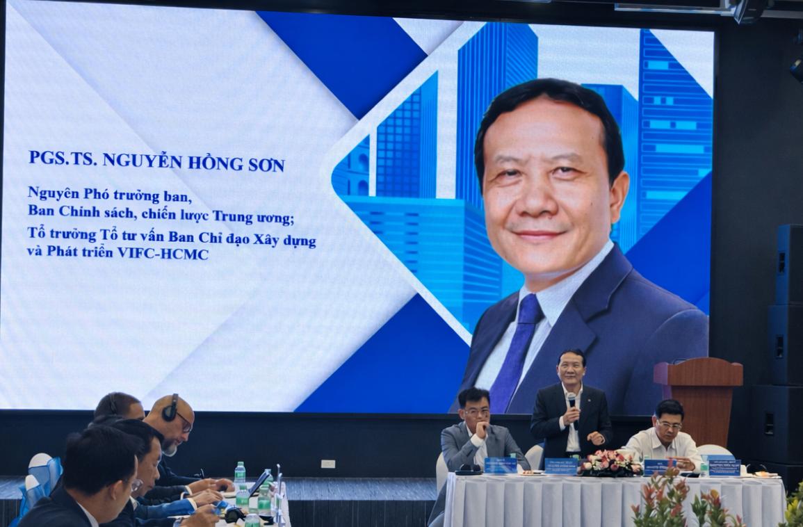 Ông Nguyễn Hồng Sơn đóng góp ý kiến về Dự thảo chiến lược phát triển Trung tâm Tài chính Quốc tế Việt Nam tại TP.Hồ Chí Minh.