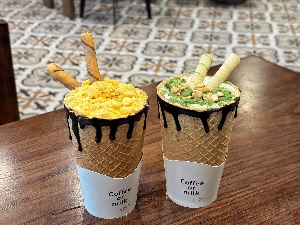 Giới trẻ Việt đang "sốt" với trào lưu: uống cà phê và ăn cả cốc.