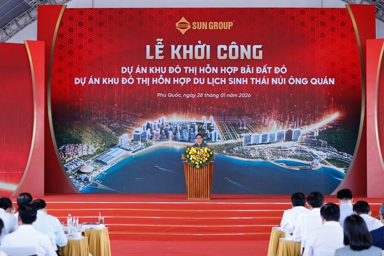 Thủ tướng Phạm Minh Chính phát biểu tại Lễ khởi công Khu đô thị hỗn hợp Bãi Đất Đỏ và Khu đô thị hỗn hợp du lịch sinh thái Núi Ông Quán. Ảnh: VGP.