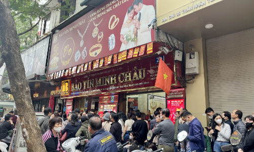 Nhiều doanh nghiệp đột ngột ngừng bán vàng trong phiên sáng