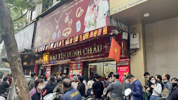 Nhiều doanh nghiệp đột ngột ngừng bán vàng trong phiên sáng