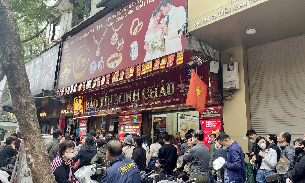 Nhiều doanh nghiệp đột ngột ngừng bán vàng trong phiên sáng