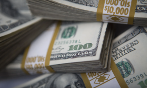Đồng USD trượt giá: Lợi và hại đối với Mỹ