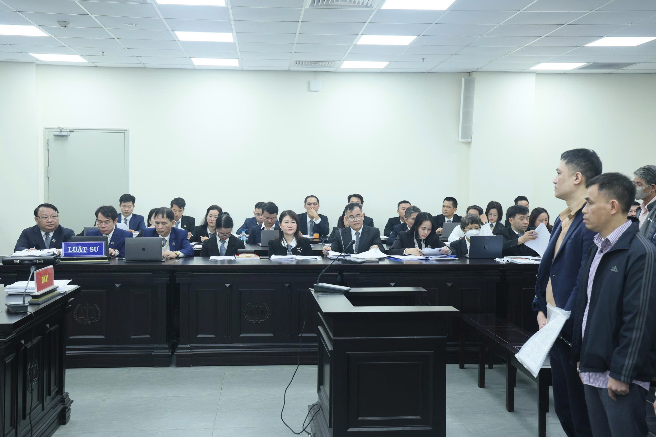 Quang cảnh phiên tòa sơ thẩm.