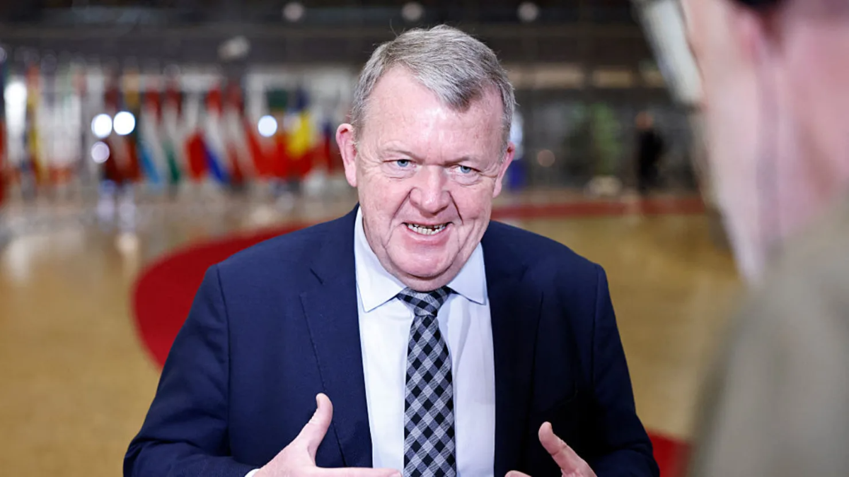 Ngoại trưởng Đan Mạch Lars Lokke Rasmussen trao đổi với phóng viên trước thềm cuộc họp Hội đồng Đối ngoại EU tại trụ sở EU ở Brussels ngày 29/1/2026. - Ảnh: Getty Images