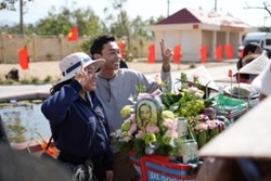 Người dân tại phường Hòa Hiệp (Đắk Lắk) hào hứng tham gia hoạt động gắn kết cộng đồng tại sự kiện của&nbsp;Sabeco. Ảnh:&nbsp;SABECO.