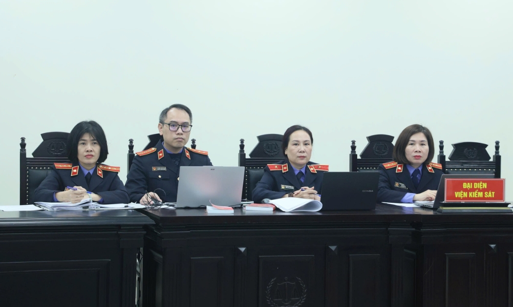 Đại diện Viện kiểm sát giữ quyền công tố tại tòa.