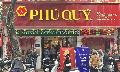 Bạc vật chất khan hiếm, khách xếp hàng chờ giao sau