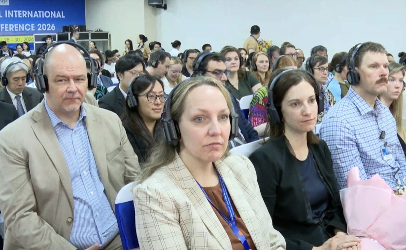 Các đại biểu quốc tế tham dự hội nghị.