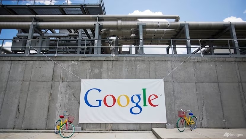 Biểu ngữ trong lễ công bố kế hoạch mở rộng 300 triệu USD trung tâm dữ liệu của Google tại Lithia Springs, Georgia, Mỹ. Ảnh: AP/David Goldman