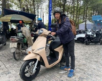 Anh Nguyễn Văn Tuyển lựa chọn được mẫu xe Feliz 2025 cho nhu cầu chạy dịch vụ của mình.&nbsp;Ảnh:&nbsp;VinFast.