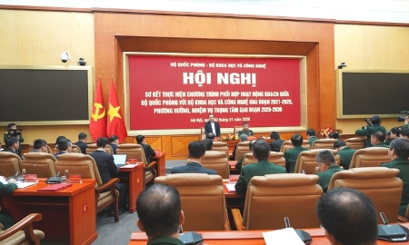 Ủy viên Trung ương Đảng, Thứ trưởng Thường trực Bộ Khoa học và Công nghệ, Vũ Hải Quân và Ủy viên Trung ương Đảng, Thứ trưởng Bộ Quốc phòng, Thượng tướng Nguyễn Văn Hiền đồng chủ trì Hội nghị.