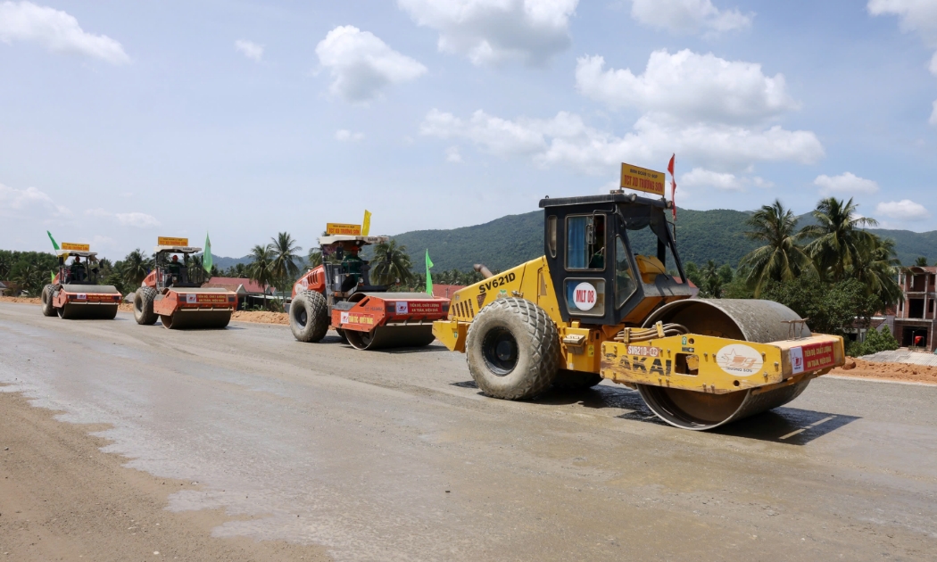 Bộ Xây dựng báo cáo Chính phủ việc thưởng nhà thầu thi công vượt tiến độ cao tốc Bắc – Nam