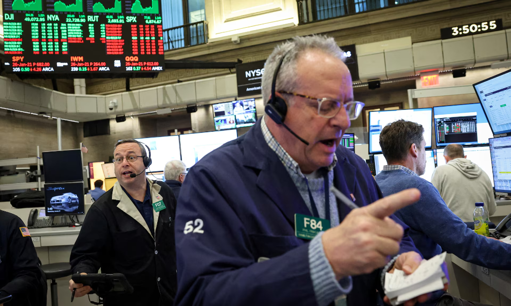 S&P 500 giảm 3 phiên liên tiếp, giá dầu giữ gần đỉnh 6 tháng