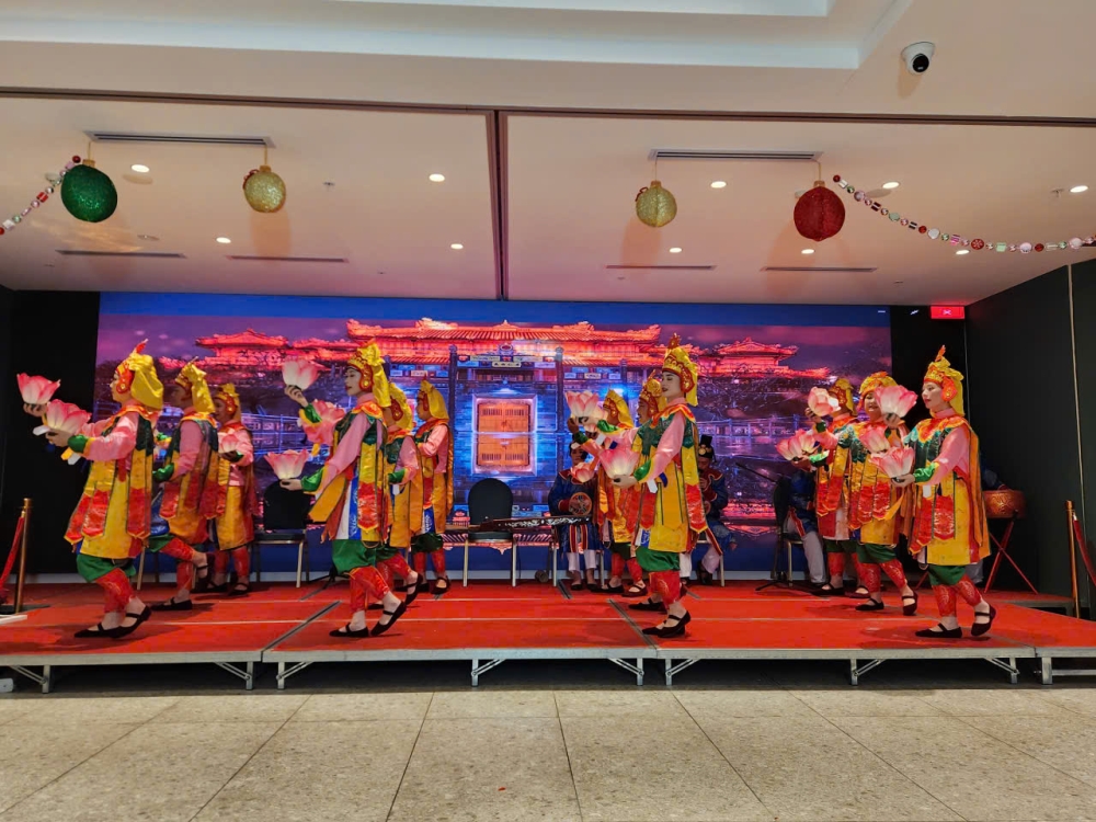 Nhã nhạc Cung đình Huế biểu diễn tại thành phố Sydney.