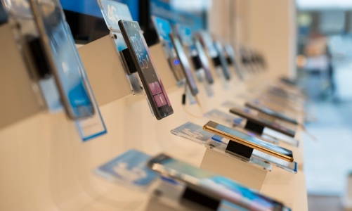 Giá điện thoại trung bình tăng 8% và khả năng tiếp tục tăng