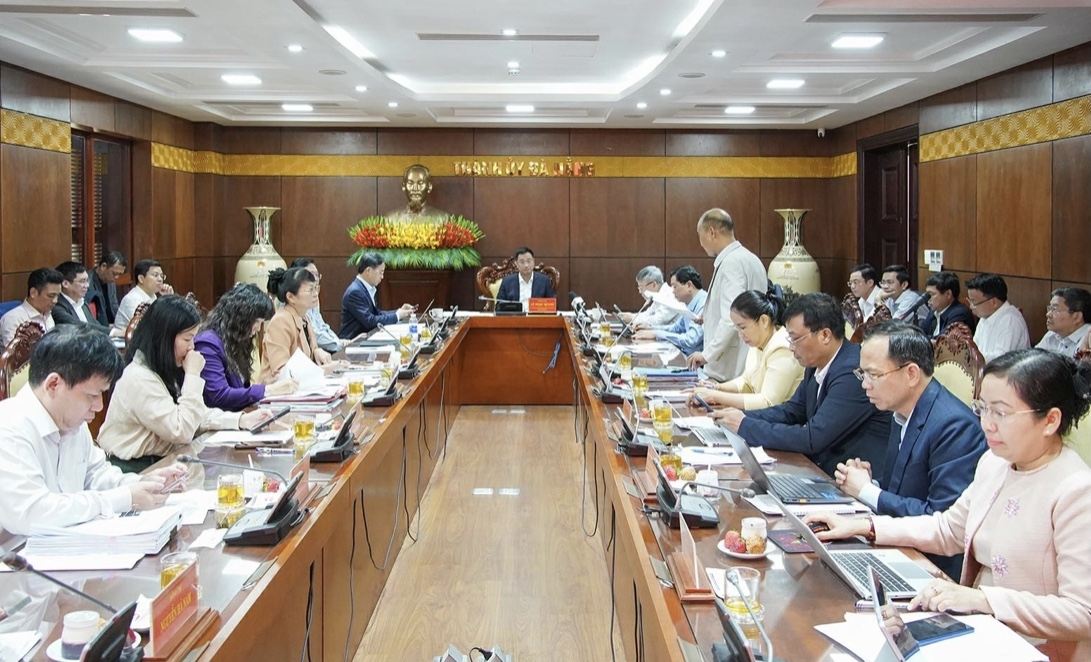Quang cảnh phiên họp của lãnh đạo TP Đà Nẵng và các đơn vị liên quan cho ý kiến danh mục các dự án trọng điểm của thành phố giai đoạn 2026-2030.