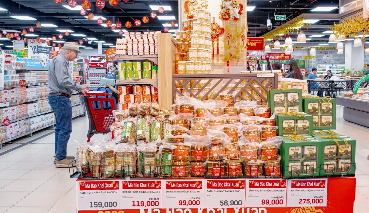 Việc sắm Tết sớm hiện không chỉ phổ biến ở các đô thị lớn mà còn lan rộng tại nhiều địa phương.&nbsp;