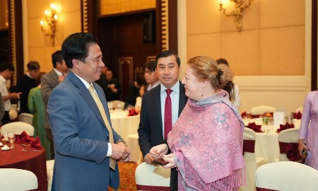 Chủ tịch UBND thành phố Huế Nguyễn Khắc Toàn trao đổi với Bà Tổng Lãnh sự quán Liên bang Nga ở Đà Nẵng, Mariia Mizonova