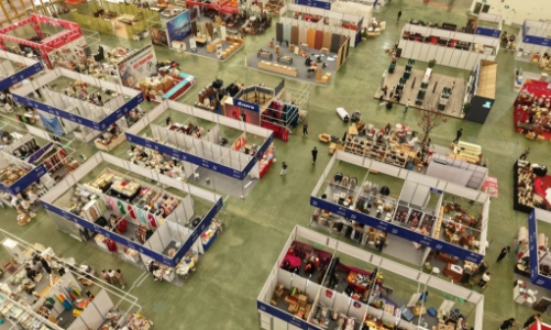 Hàng hóa đầy ắp, sẵn sàng cho mùa sắm Tết