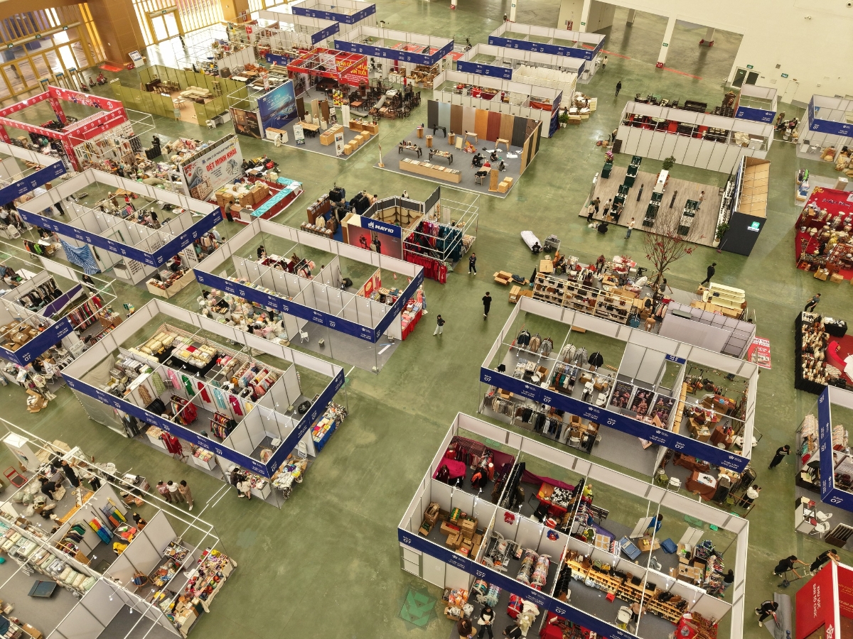 Toàn cảnh các phân khu của Hội chợ Mùa Xuân trước giờ khai mạc.