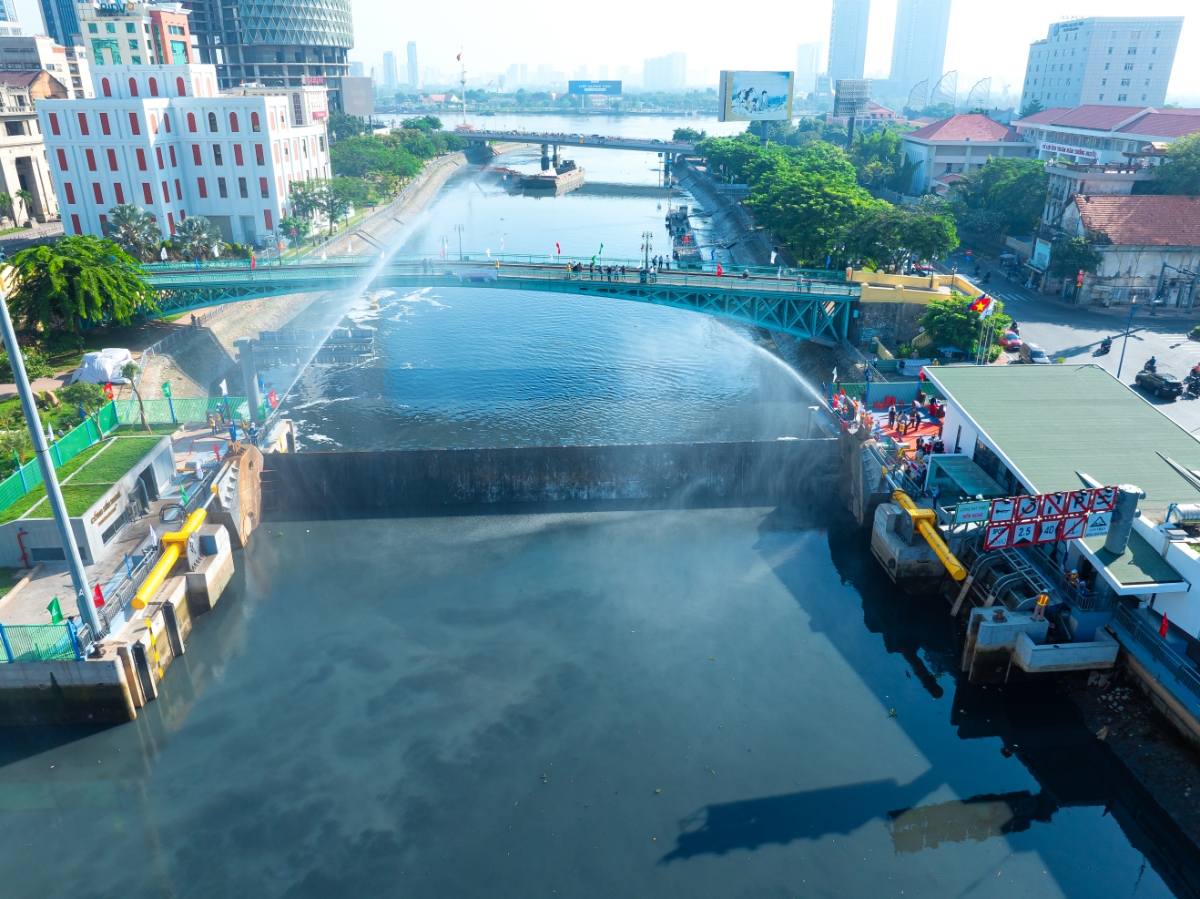 Toàn cảnh cống kiểm soát triều Bến Nghé, TP Hồ Chí Minh