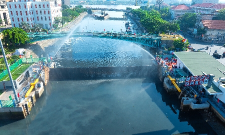 Toàn cảnh cống kiểm soát triều Bến Nghé, TP Hồ Chí Minh