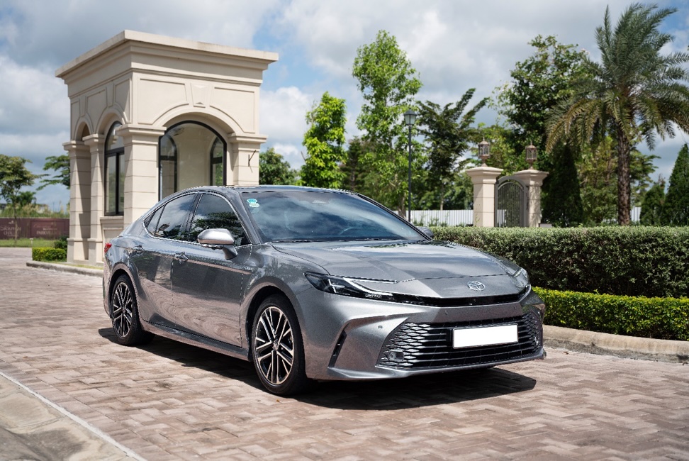 Toyota Camry HEV 2025: Khi đẳng cấp và công nghệ hội tụ