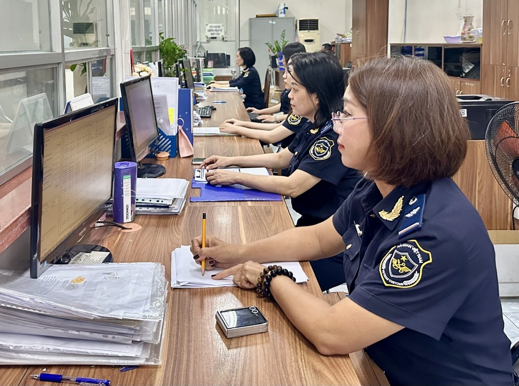 Từ 1/2/2026, thời hạn xác nhận hoàn thành nghĩa vụ nộp thuế XNK được ấn định tối đa 3 ngày 