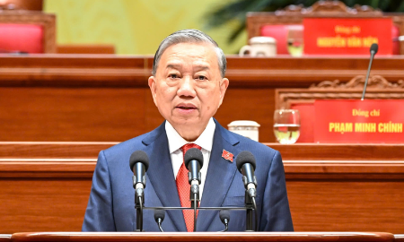 Vững bước dưới lá cờ Đảng