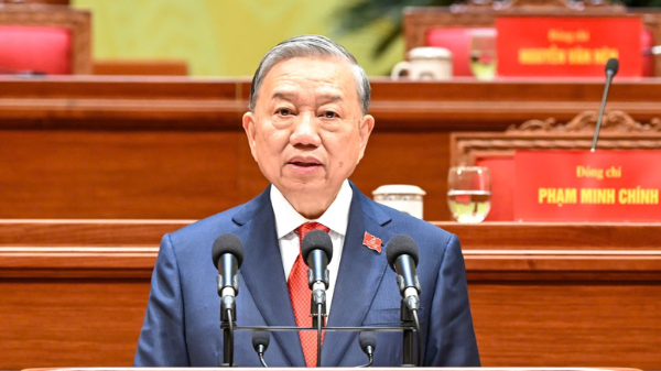 Vững bước dưới lá cờ Đảng