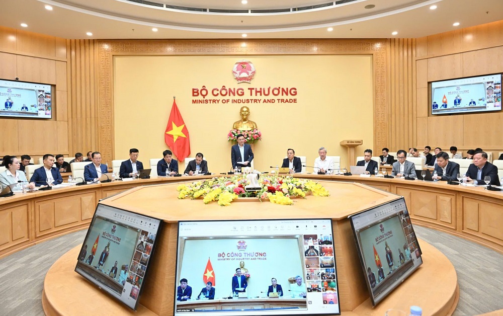 Quyền Bộ trưởng Bộ Công Thương Lê Mạnh Hùng chủ trì cuộc họp về cung ứng điện.