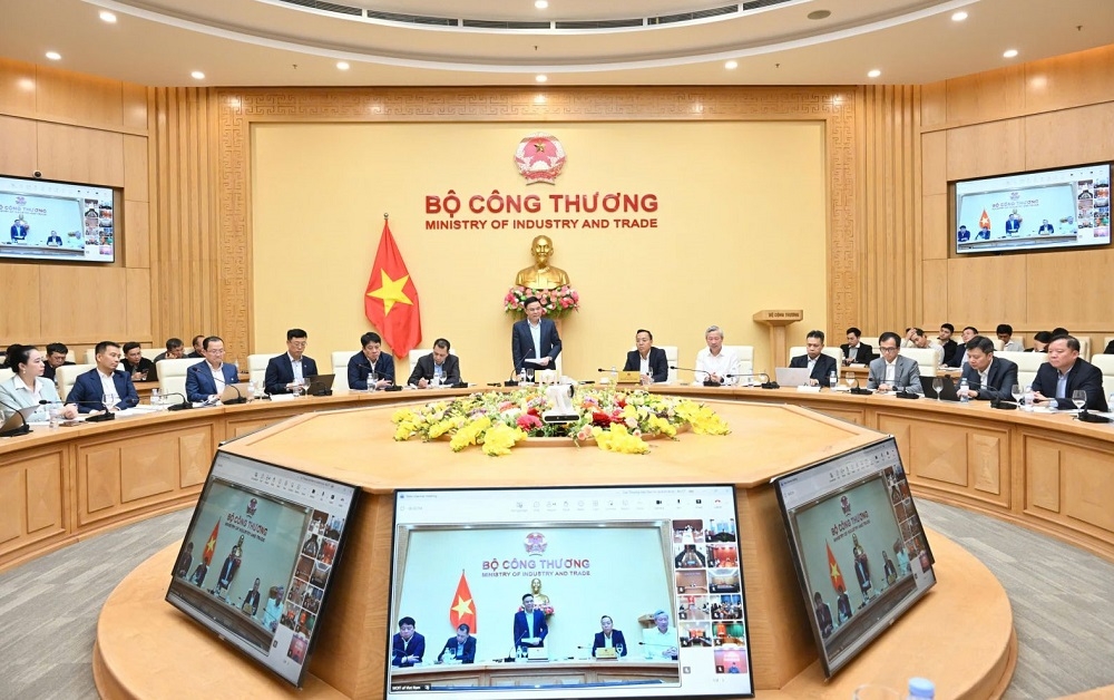 Quyền Bộ trưởng Bộ Công Thương Lê Mạnh Hùng chủ trì cuộc họp về cung ứng điện.