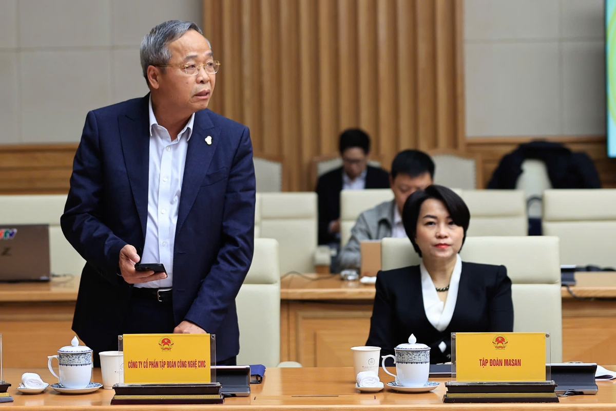 Chủ tịch Tập đoàn công nghệ CMC Nguyễn Trung Chính đại diện khối Khoa học công nghệ/Công nghệ số phát biểu đề xuất&nbsp;