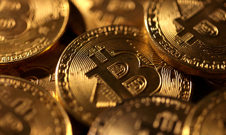 Giá bitcoin giảm xuống mức thấp nhất 10 tháng