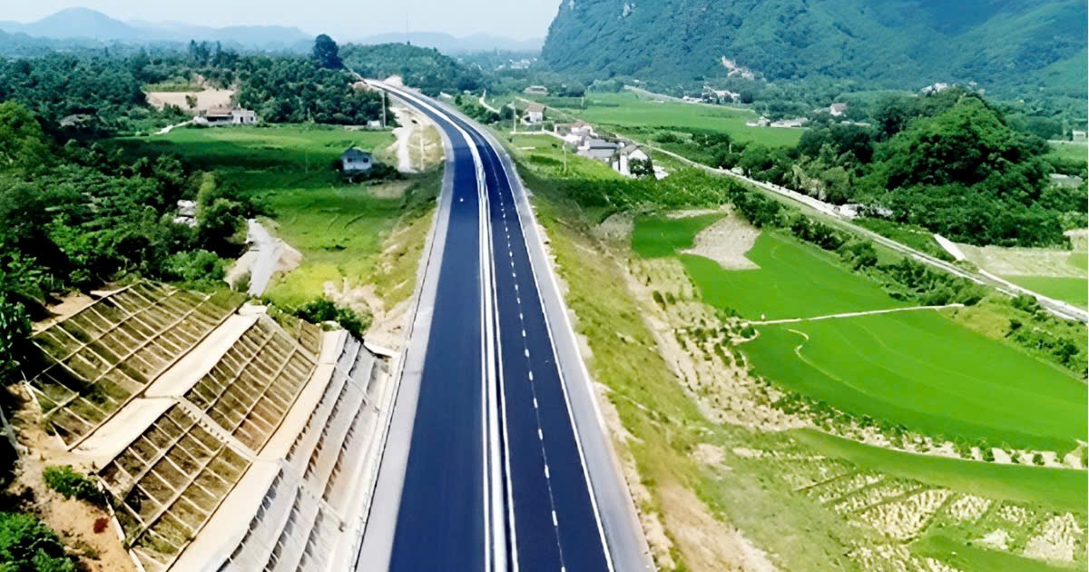 Son La proposes 4-lane upgrade for Hoa Binh – Moc Chau Expressway